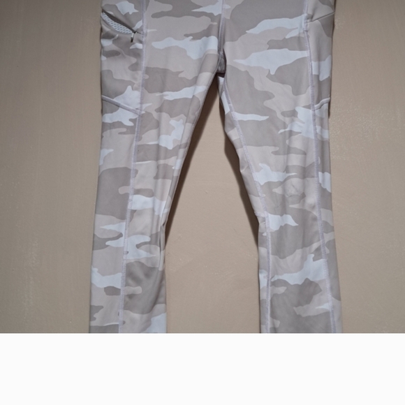Women's Athleta Salvation Camo High-waisted Leggings Size:S - Picture 2 of 13